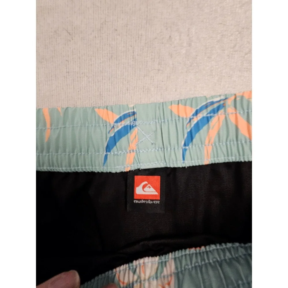 Quiksilver Mens Swim Trunks Jade Grey Tropical‎ Floral Board Shorts Size M NEW